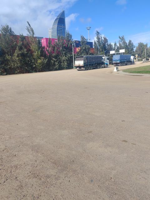 Caminería y losa en la Terminal Granelera — antes