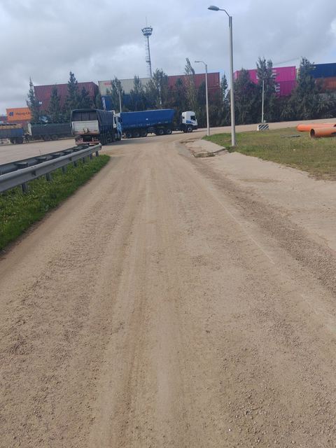 Caminería y losa en la Terminal Granelera — antes